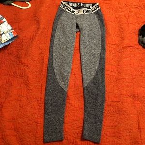 Gym shark leggings